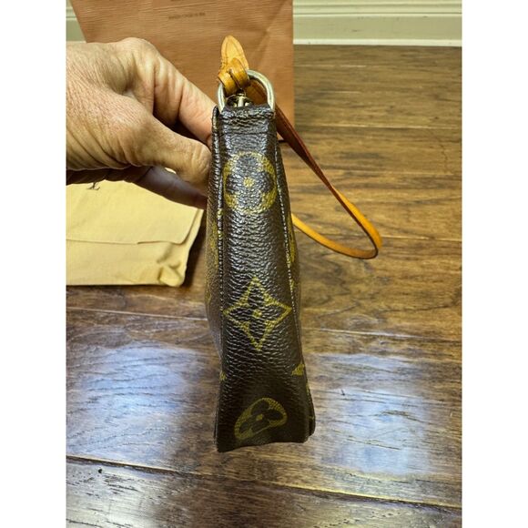 LOUIS VUITTON Monogram Pochette Accessoires Vintage, Authentic - Picture 6 of 14